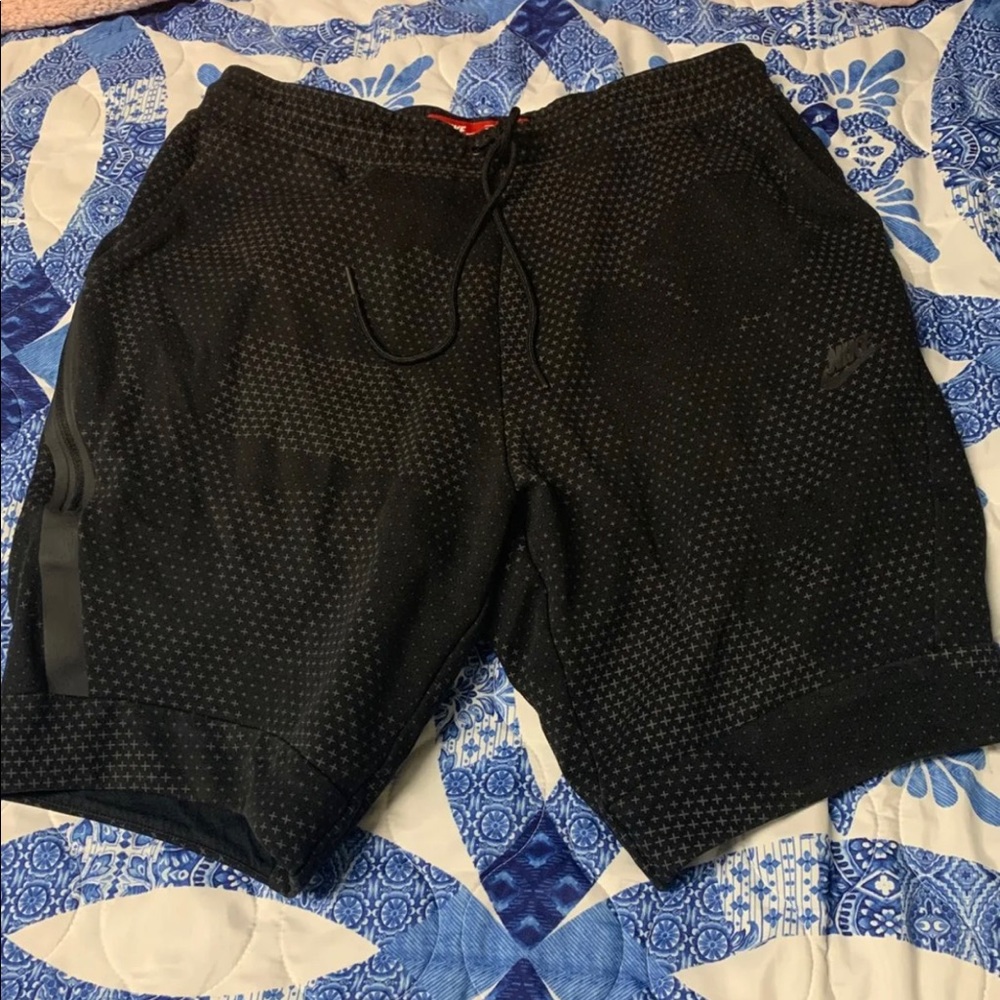 Black Nike shorts